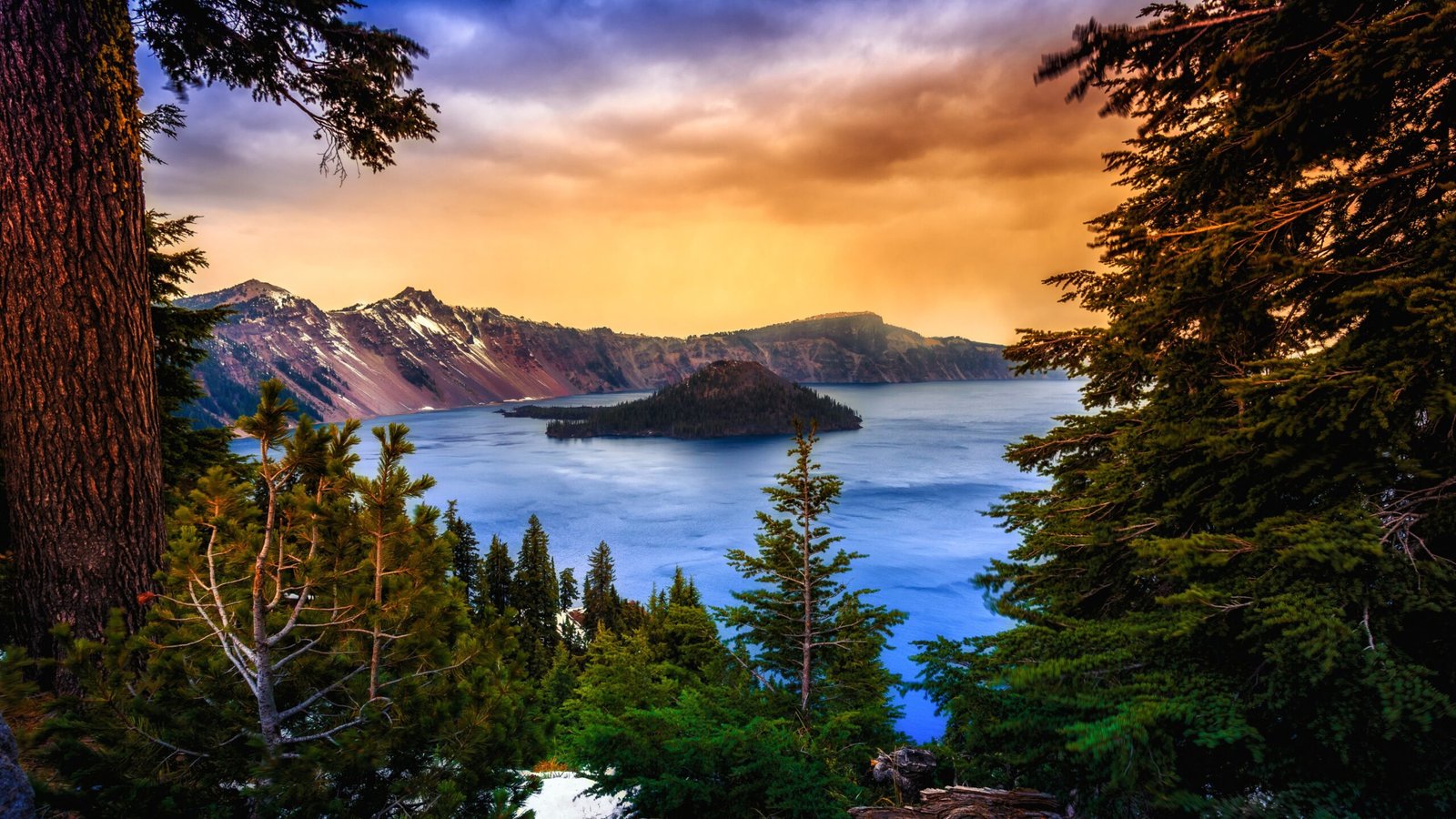 View to Crater Lake, Crater Lake National Park at Dusk