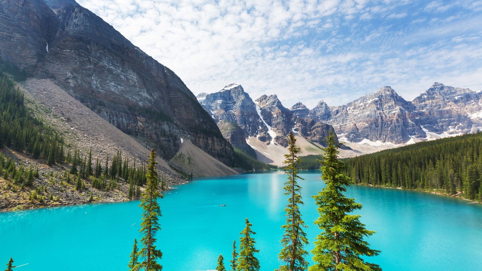 Turquoise waters of Moraine lake surrounded by the Valley of the Ten Peaks